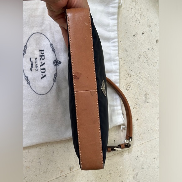 Vintage Prada Navy nylon shoulder bag with tan leather buckle strap - Picture 4 of 15